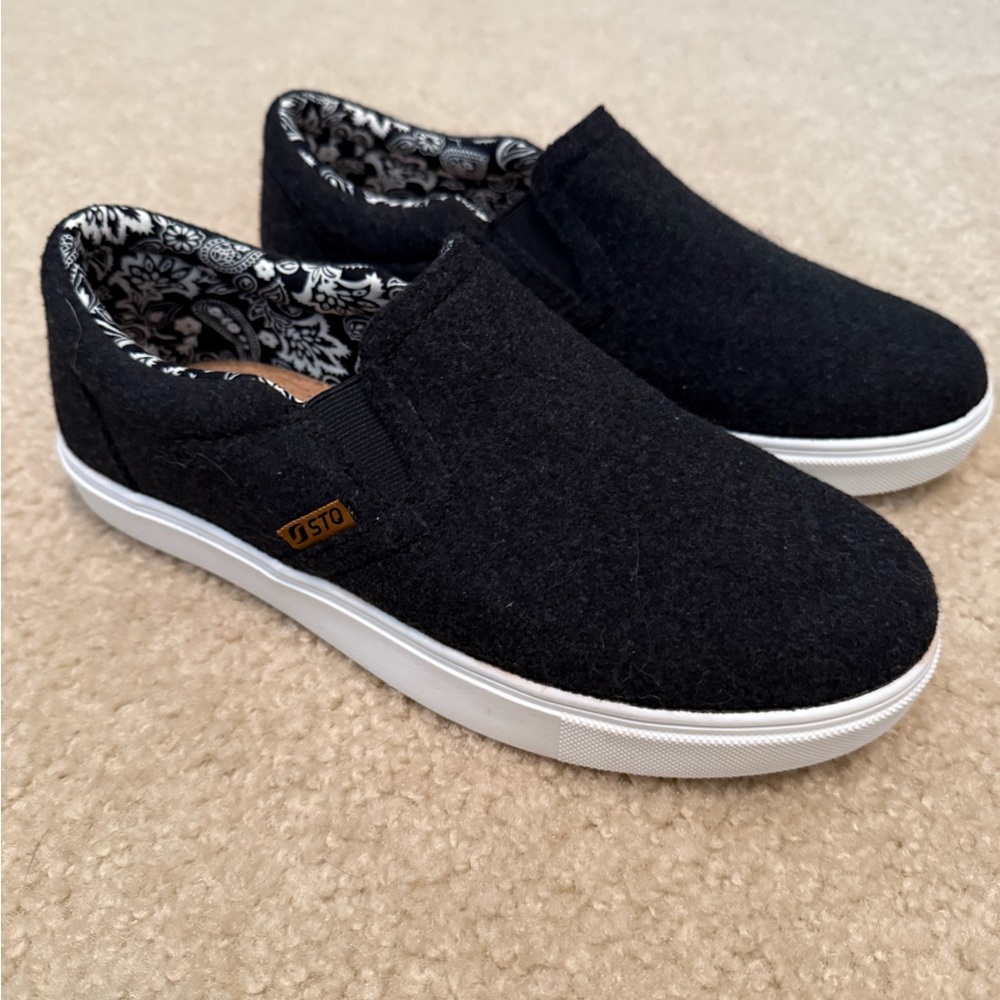 Vans Women's Black and White Slip-On Sneakers